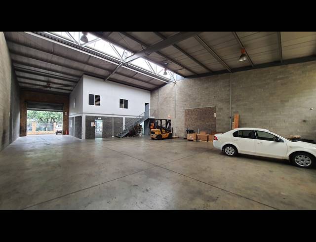 820M² WAREHOUSE TO LET IN SPARTAN